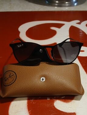 Ray-Ban Men’s Black Sunglasses with Brown Case